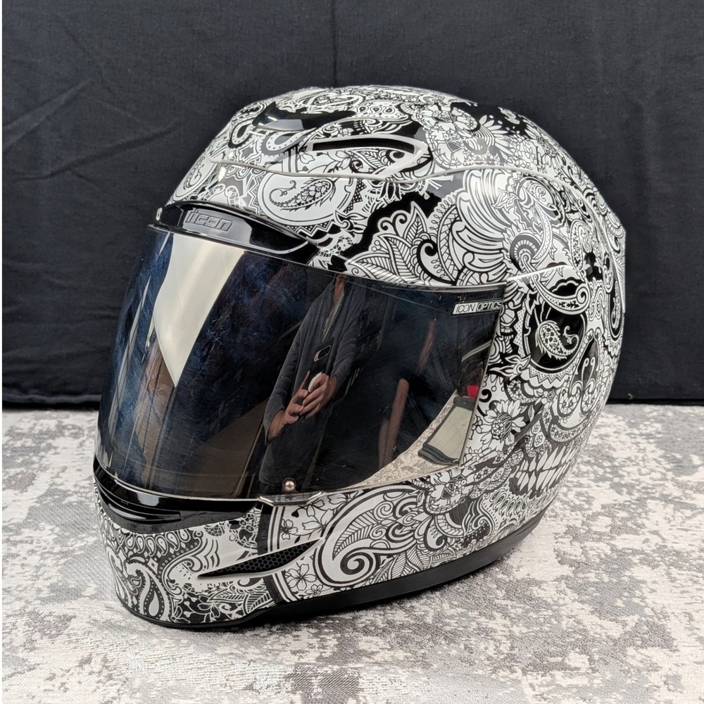 Icon Airmada Full Face Motorcycle Helmet Black White Paisley Skulls Size Small